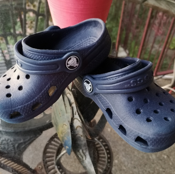 CROCS blue in children's size 6-7 - Picture 2 of 5